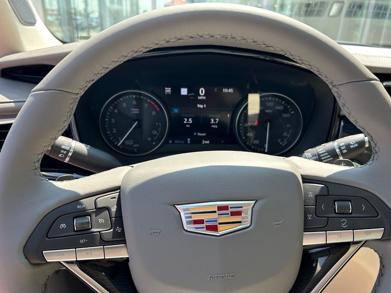 Cadillac XT6 Vehicle Full-screen Gallery Image 15