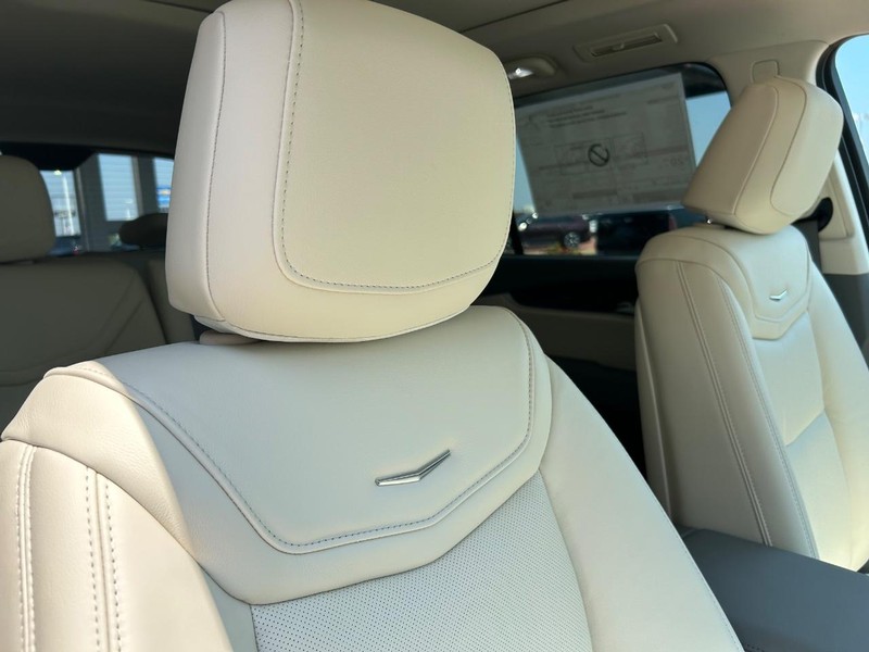 Cadillac XT6 Vehicle Full-screen Gallery Image 19