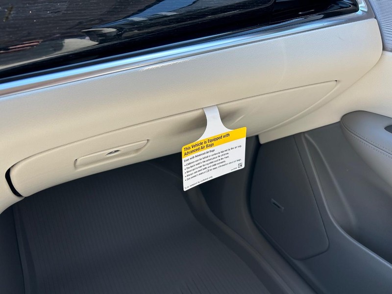 Cadillac XT6 Vehicle Full-screen Gallery Image 21