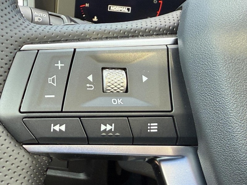 Mitsubishi Outlander Vehicle Full-screen Gallery Image 9