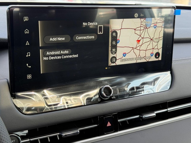 Mitsubishi Outlander Vehicle Full-screen Gallery Image 12