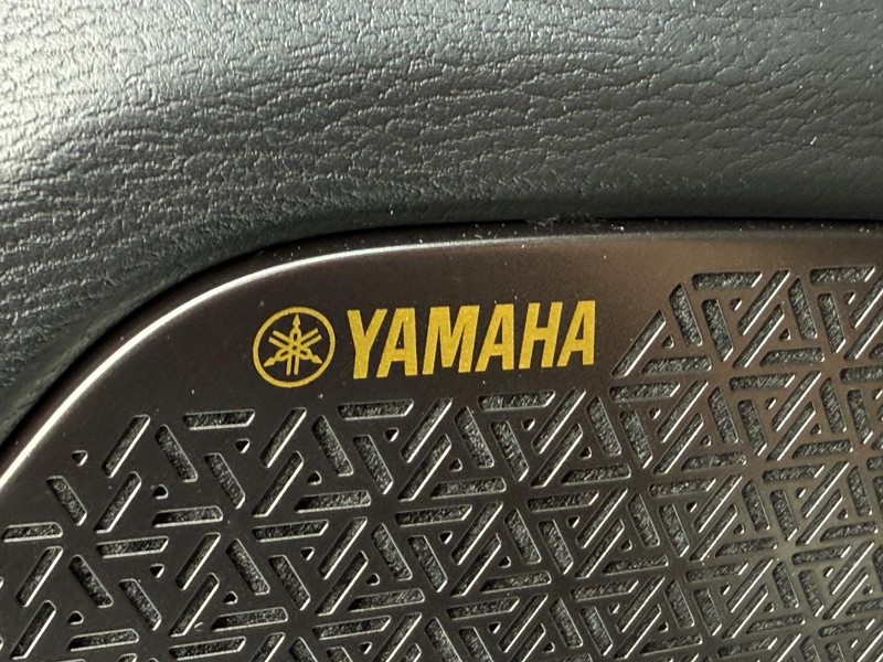 Mitsubishi Outlander Vehicle Full-screen Gallery Image 17