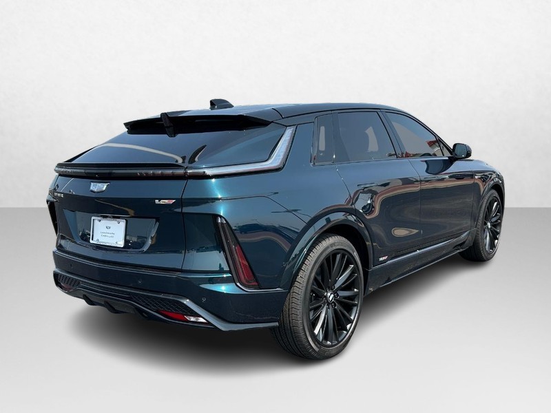 Cadillac LYRIQ Vehicle Full-screen Gallery Image 5
