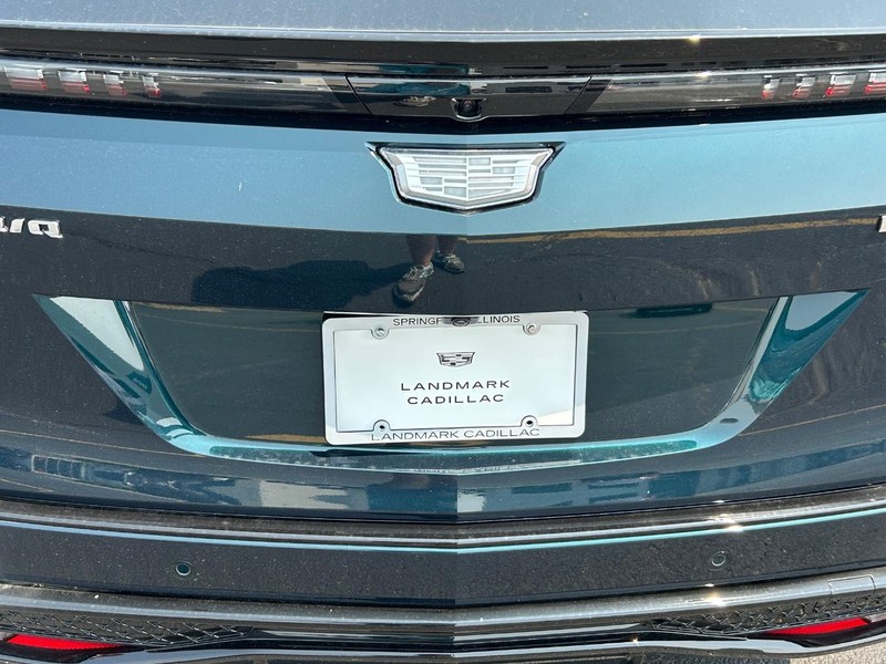 Cadillac LYRIQ Vehicle Full-screen Gallery Image 13