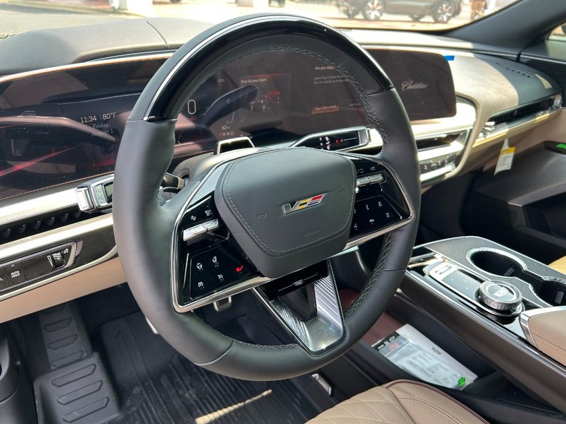 Cadillac LYRIQ Vehicle Full-screen Gallery Image 16