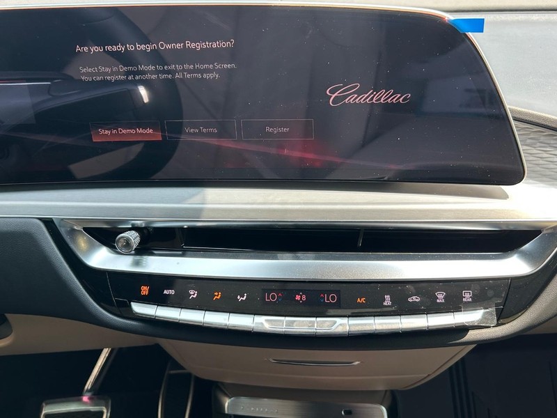 Cadillac LYRIQ Vehicle Full-screen Gallery Image 18
