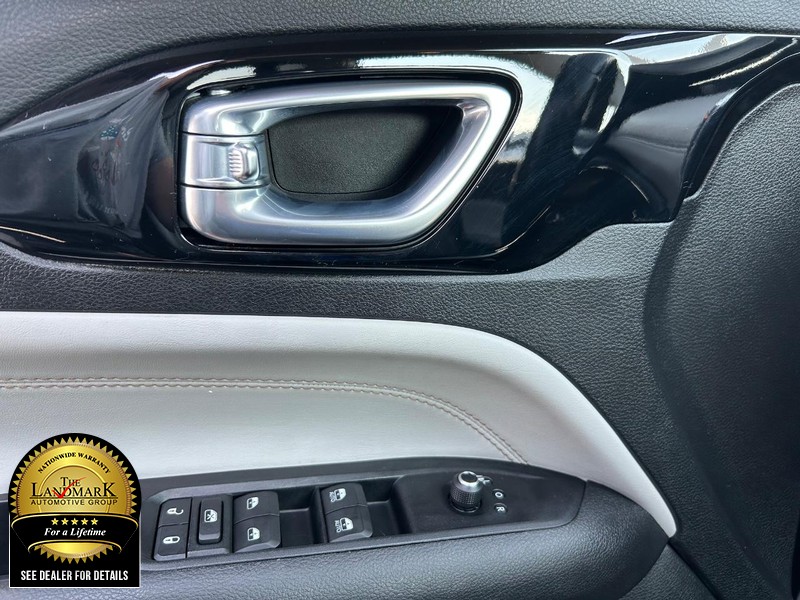 Jeep Compass Vehicle Full-screen Gallery Image 8