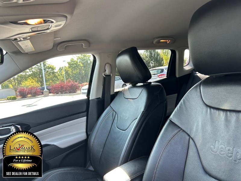 Jeep Compass Vehicle Full-screen Gallery Image 9