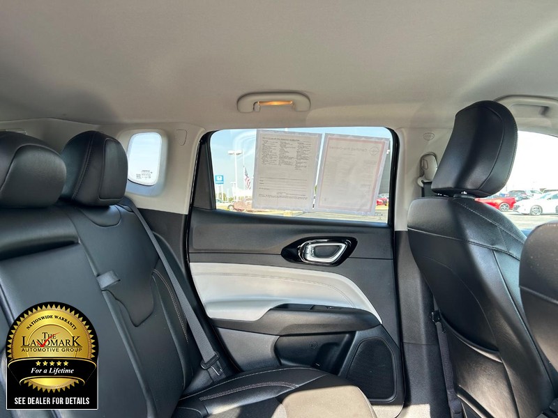 Jeep Compass Vehicle Full-screen Gallery Image 15