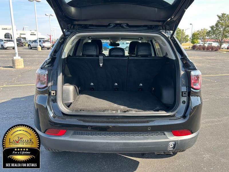 Jeep Compass Vehicle Full-screen Gallery Image 19