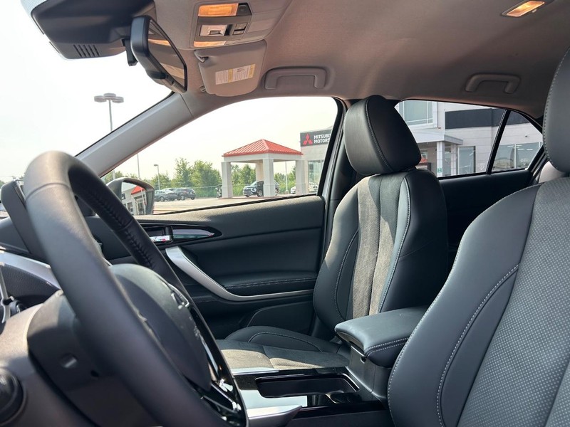 Mitsubishi Eclipse Cross Vehicle Full-screen Gallery Image 5