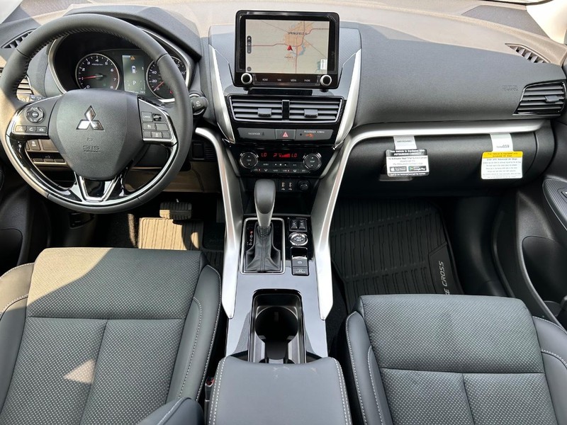 Mitsubishi Eclipse Cross Vehicle Full-screen Gallery Image 12