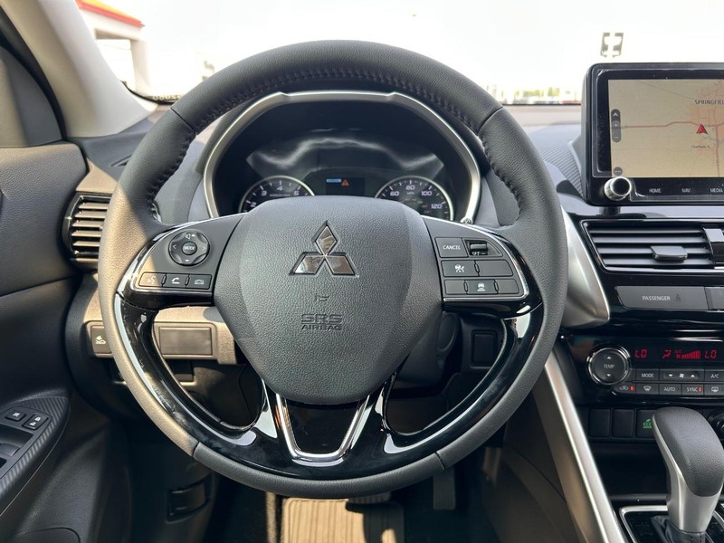 Mitsubishi Eclipse Cross Vehicle Full-screen Gallery Image 13