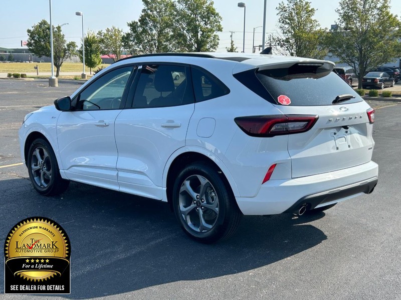 Ford Escape Vehicle Full-screen Gallery Image 6