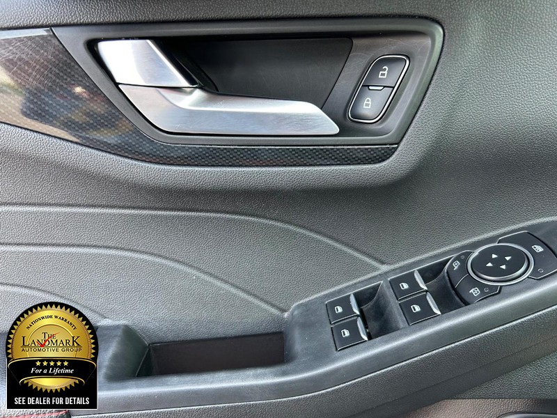 Ford Escape Vehicle Full-screen Gallery Image 8