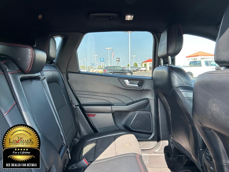 Ford Escape Vehicle Full-screen Gallery Image 15