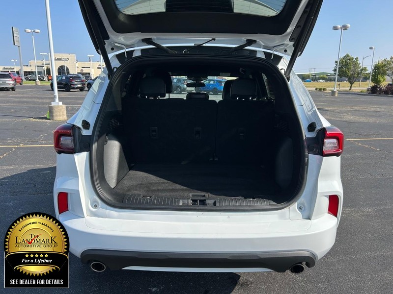 Ford Escape Vehicle Full-screen Gallery Image 19