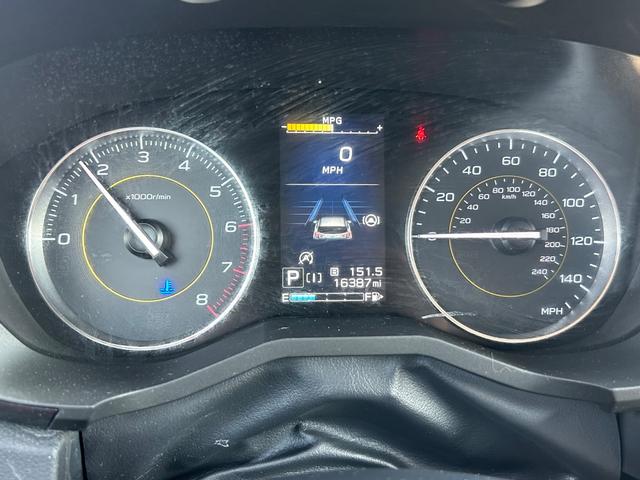 Subaru Crosstrek Vehicle Full-screen Gallery Image 12