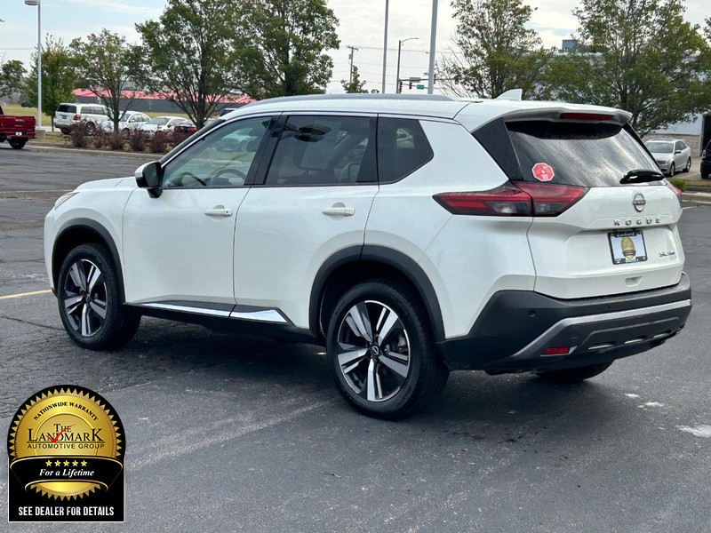 Nissan Rogue Vehicle Full-screen Gallery Image 6