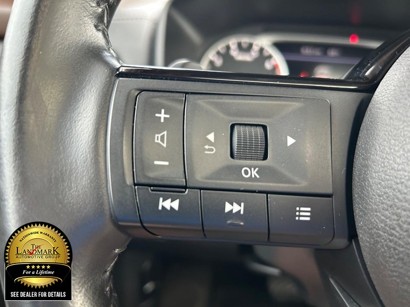 Nissan Rogue Vehicle Full-screen Gallery Image 10