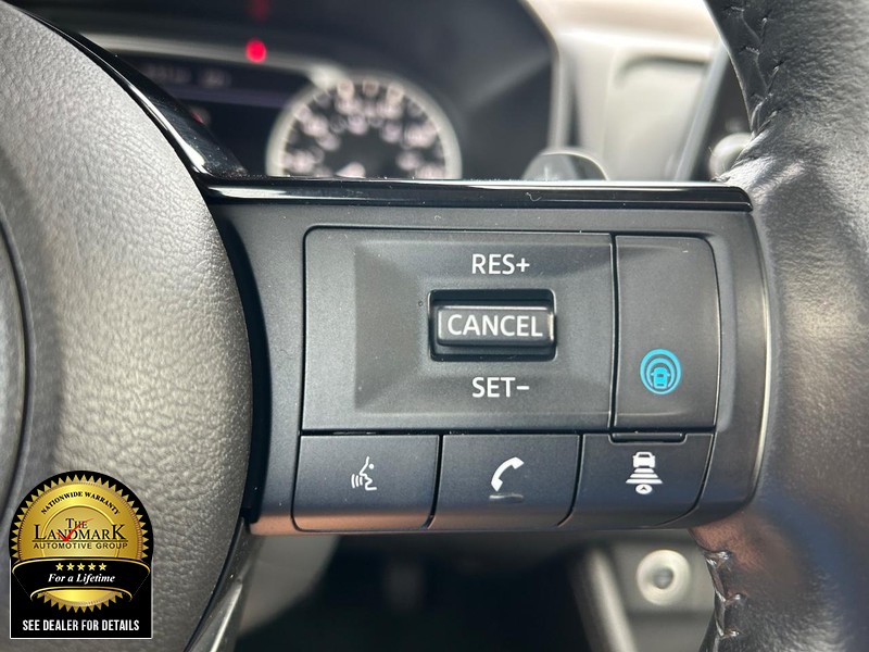 Nissan Rogue Vehicle Full-screen Gallery Image 11