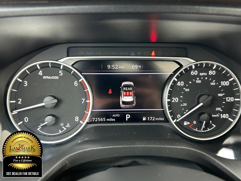 Nissan Rogue Vehicle Full-screen Gallery Image 12