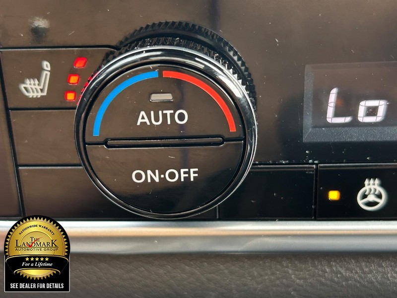 Nissan Rogue Vehicle Full-screen Gallery Image 14