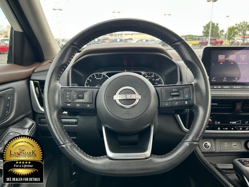 Nissan Rogue Vehicle Full-screen Gallery Image 17