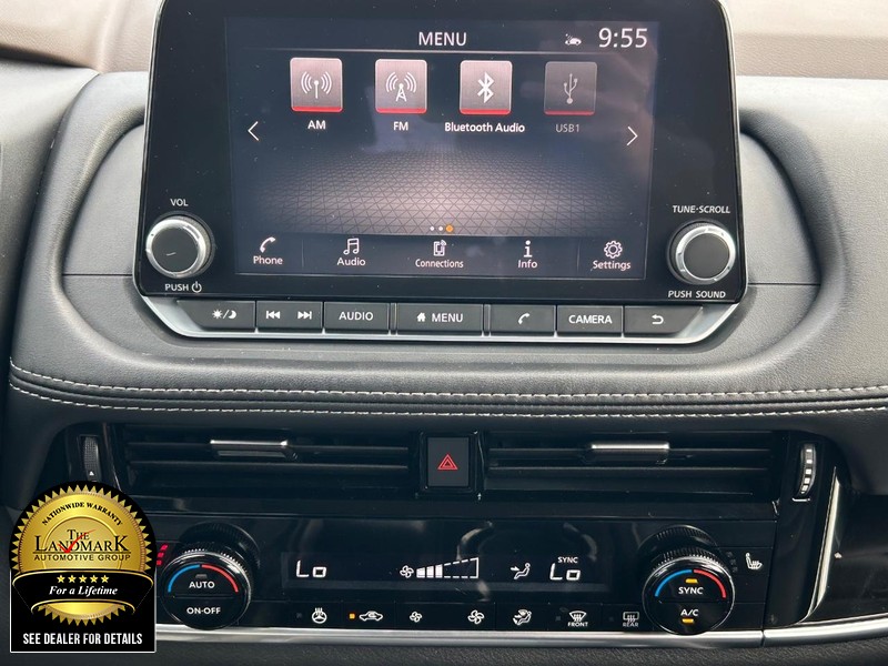 Nissan Rogue Vehicle Full-screen Gallery Image 18