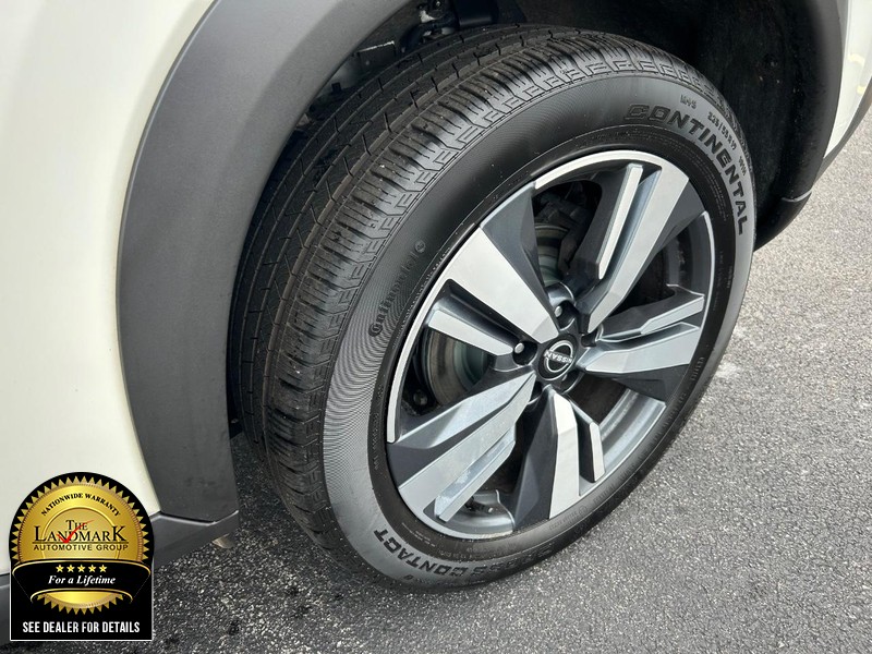 Nissan Rogue Vehicle Full-screen Gallery Image 20