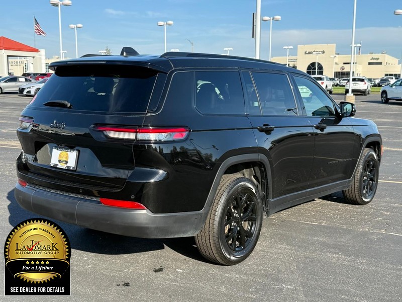 Jeep Grand Cherokee L Vehicle Full-screen Gallery Image 3