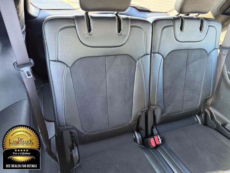 Jeep Grand Cherokee L Vehicle Full-screen Gallery Image 17