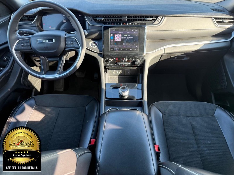 Jeep Grand Cherokee L Vehicle Full-screen Gallery Image 18