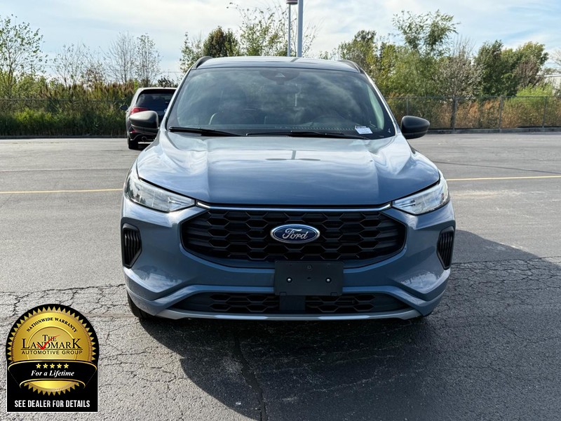 Ford Escape Vehicle Full-screen Gallery Image 4