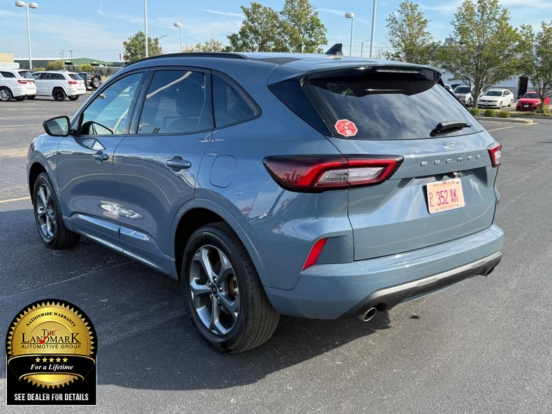 Ford Escape Vehicle Full-screen Gallery Image 6