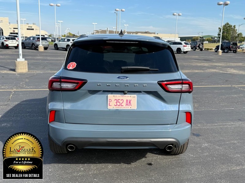 Ford Escape Vehicle Full-screen Gallery Image 7