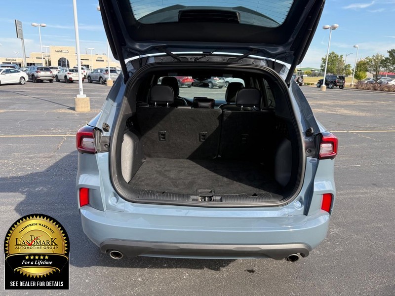 Ford Escape Vehicle Full-screen Gallery Image 19