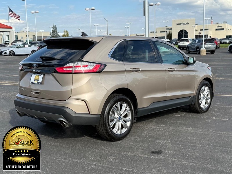 Ford Edge Vehicle Full-screen Gallery Image 3