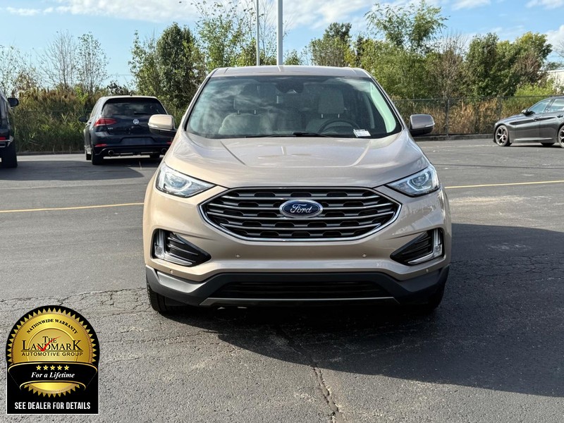 Ford Edge Vehicle Full-screen Gallery Image 4