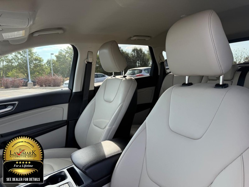 Ford Edge Vehicle Full-screen Gallery Image 9