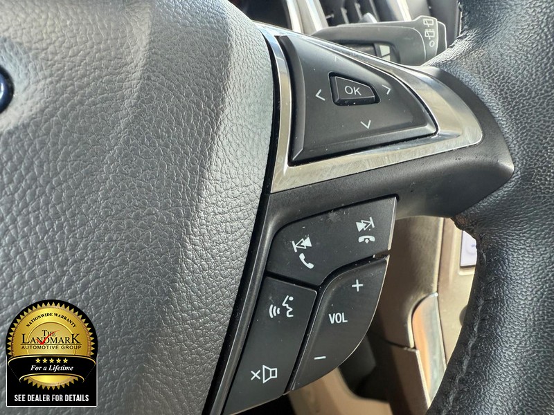 Ford Edge Vehicle Full-screen Gallery Image 11