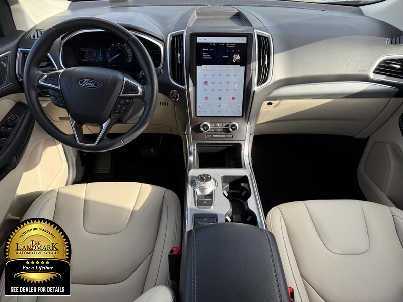 Ford Edge Vehicle Full-screen Gallery Image 16