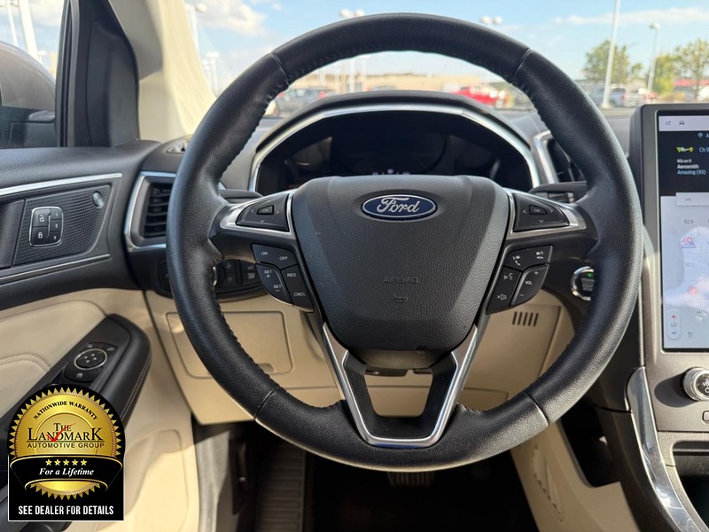 Ford Edge Vehicle Full-screen Gallery Image 17