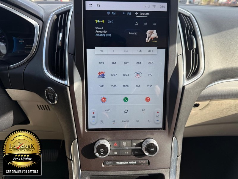 Ford Edge Vehicle Full-screen Gallery Image 18