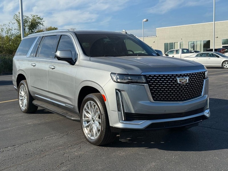 Cadillac Escalade ESV Vehicle Full-screen Gallery Image 2