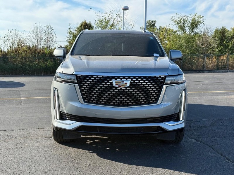 Cadillac Escalade ESV Vehicle Full-screen Gallery Image 4