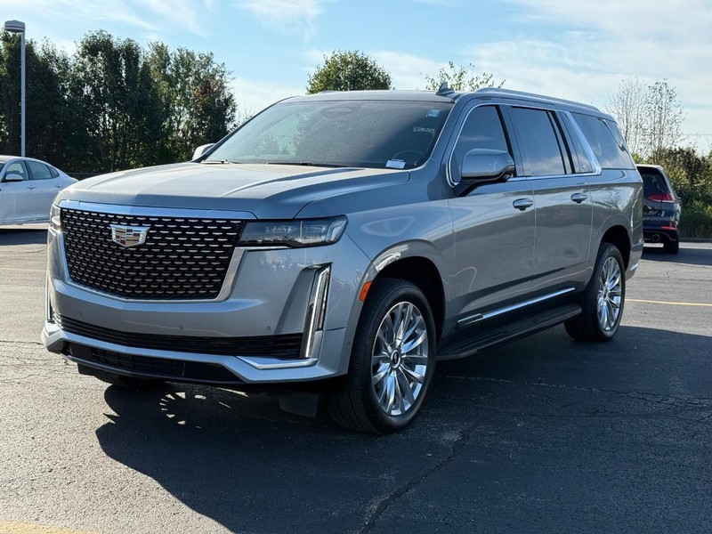 Cadillac Escalade ESV Vehicle Full-screen Gallery Image 5