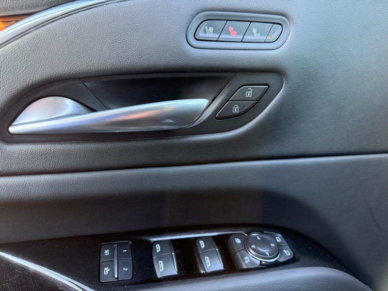 Cadillac Escalade ESV Vehicle Full-screen Gallery Image 8