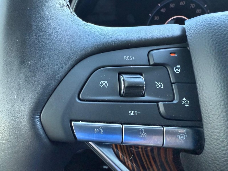 Cadillac Escalade ESV Vehicle Full-screen Gallery Image 10