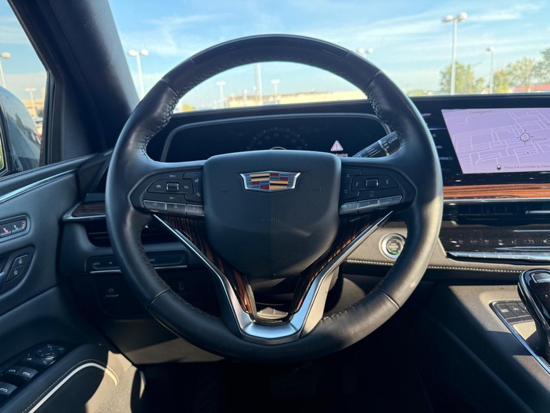 Cadillac Escalade ESV Vehicle Full-screen Gallery Image 21